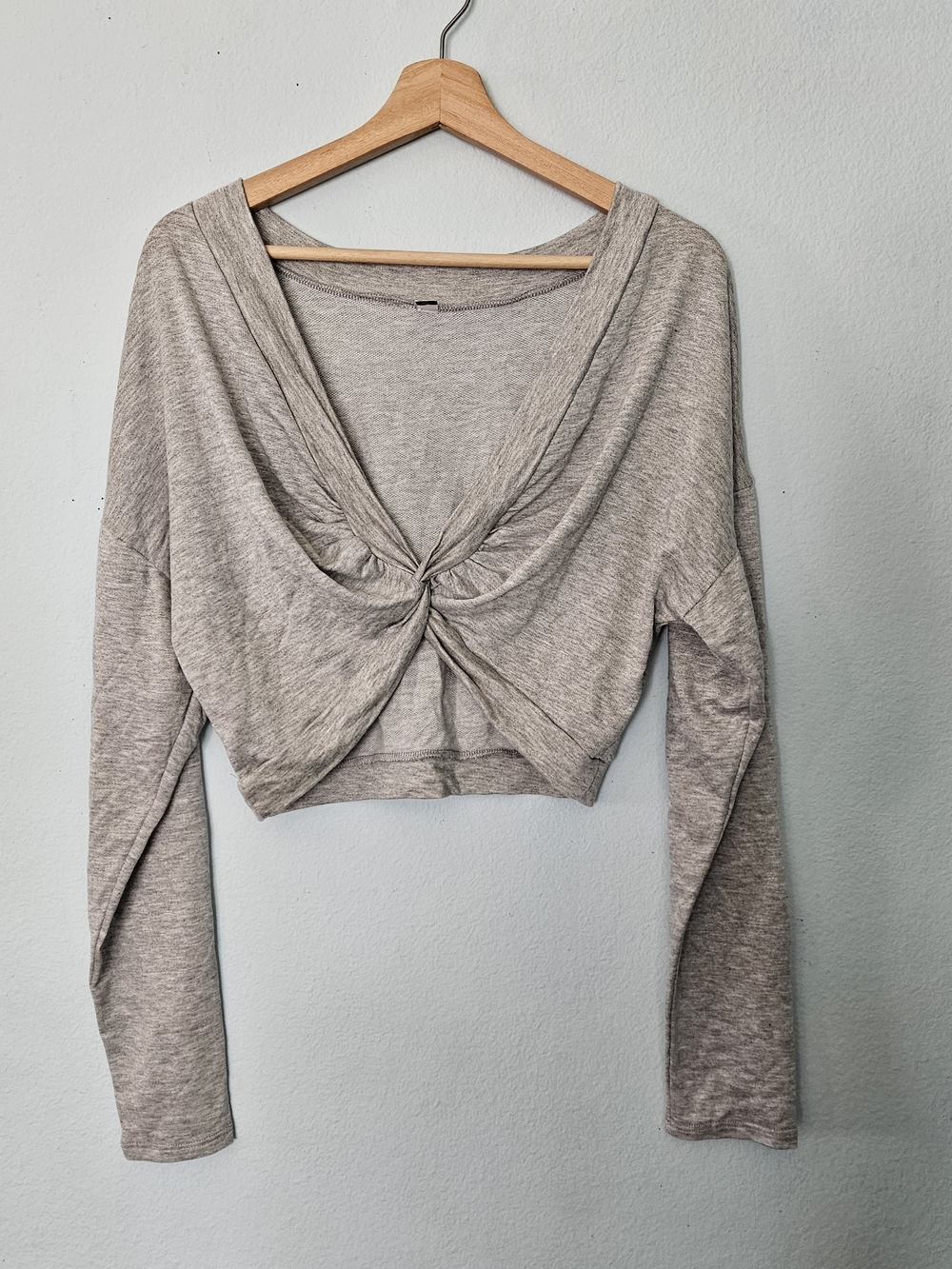 Knot-Front Long Sleeve Crop Top - Gray